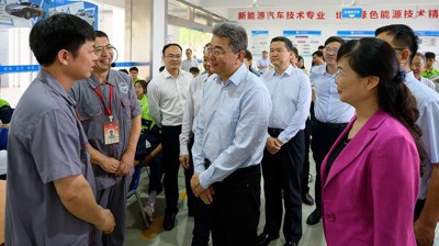 教育部党组成员、副部长吴岩到半岛官方网站_半岛(中国)股份有限公司调研